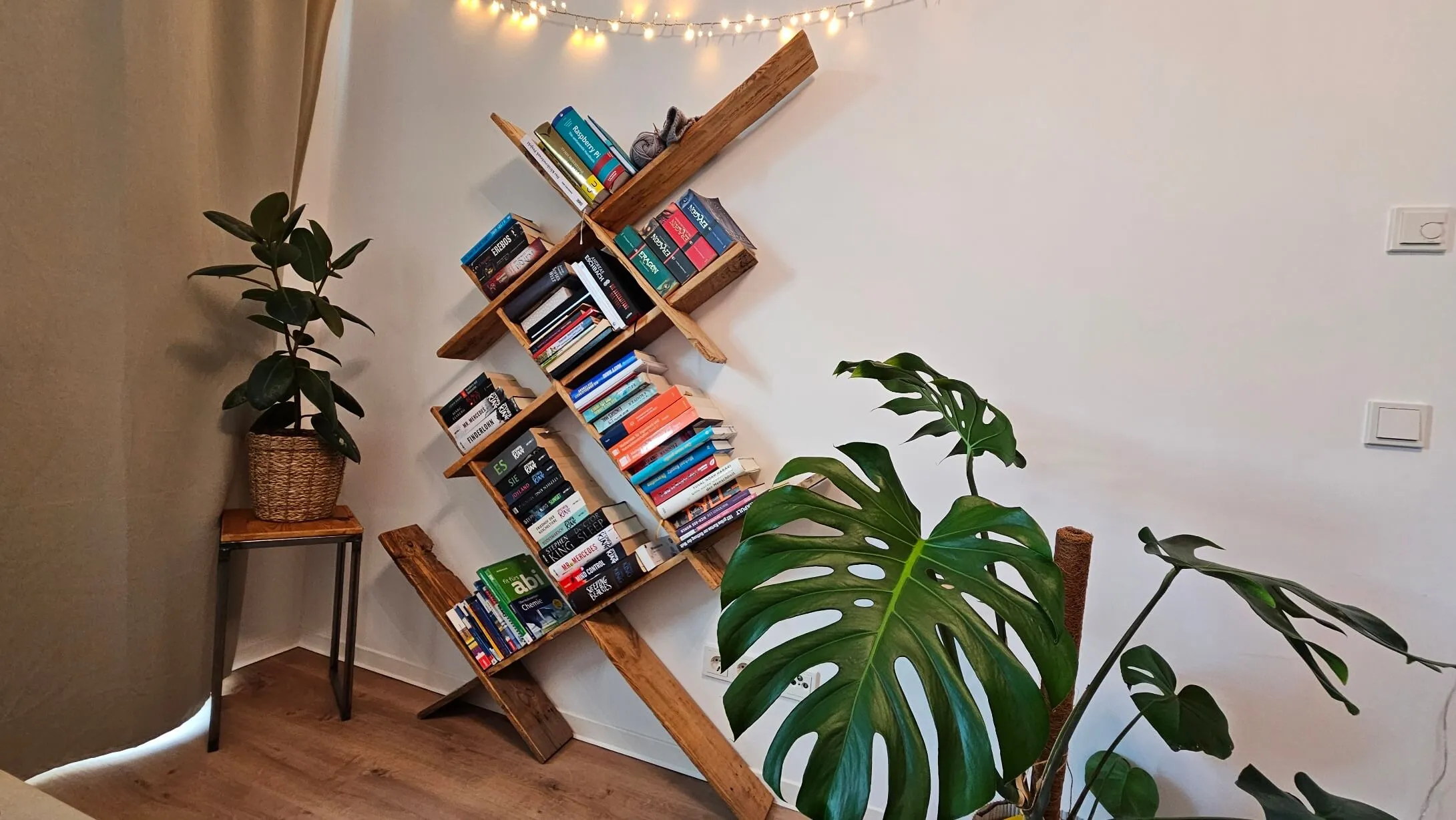Bücherregal