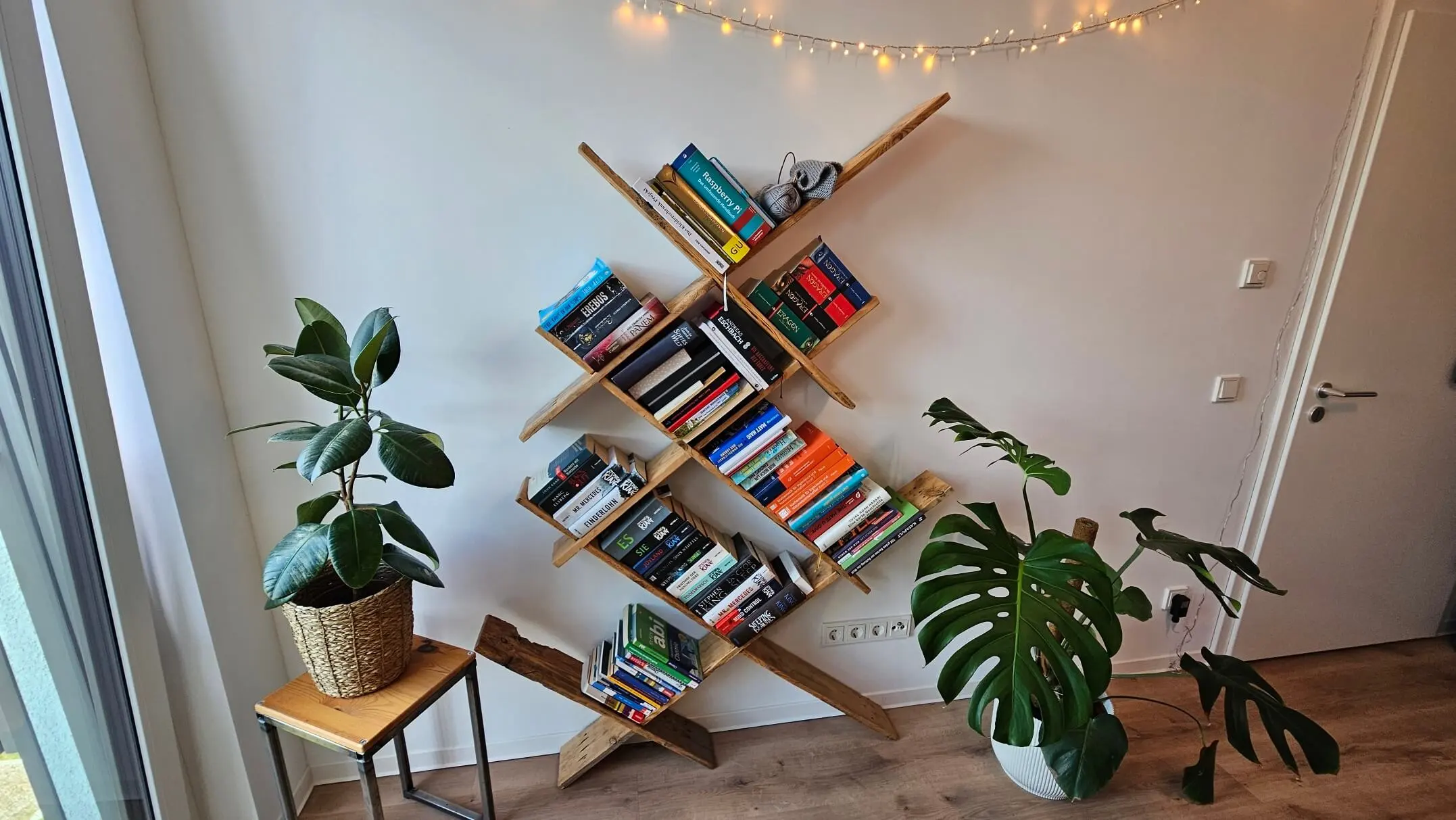 Bücherregal